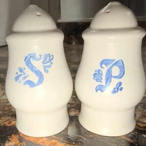 pfaltzgraff yorktowne salt and pepper shaker